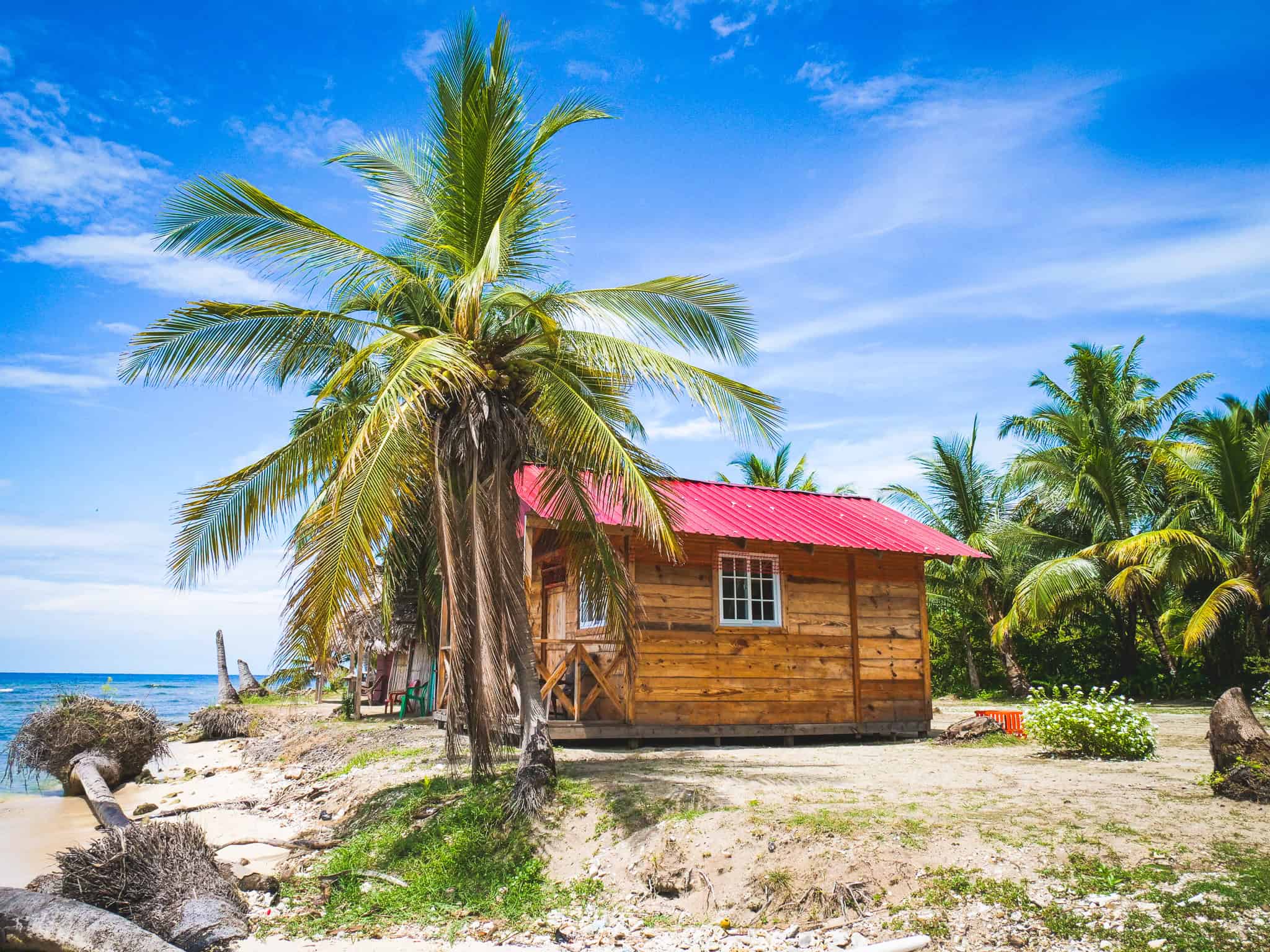 Person fotografiert Natur mit Smartphone auf den San Blas Inseln Panama.