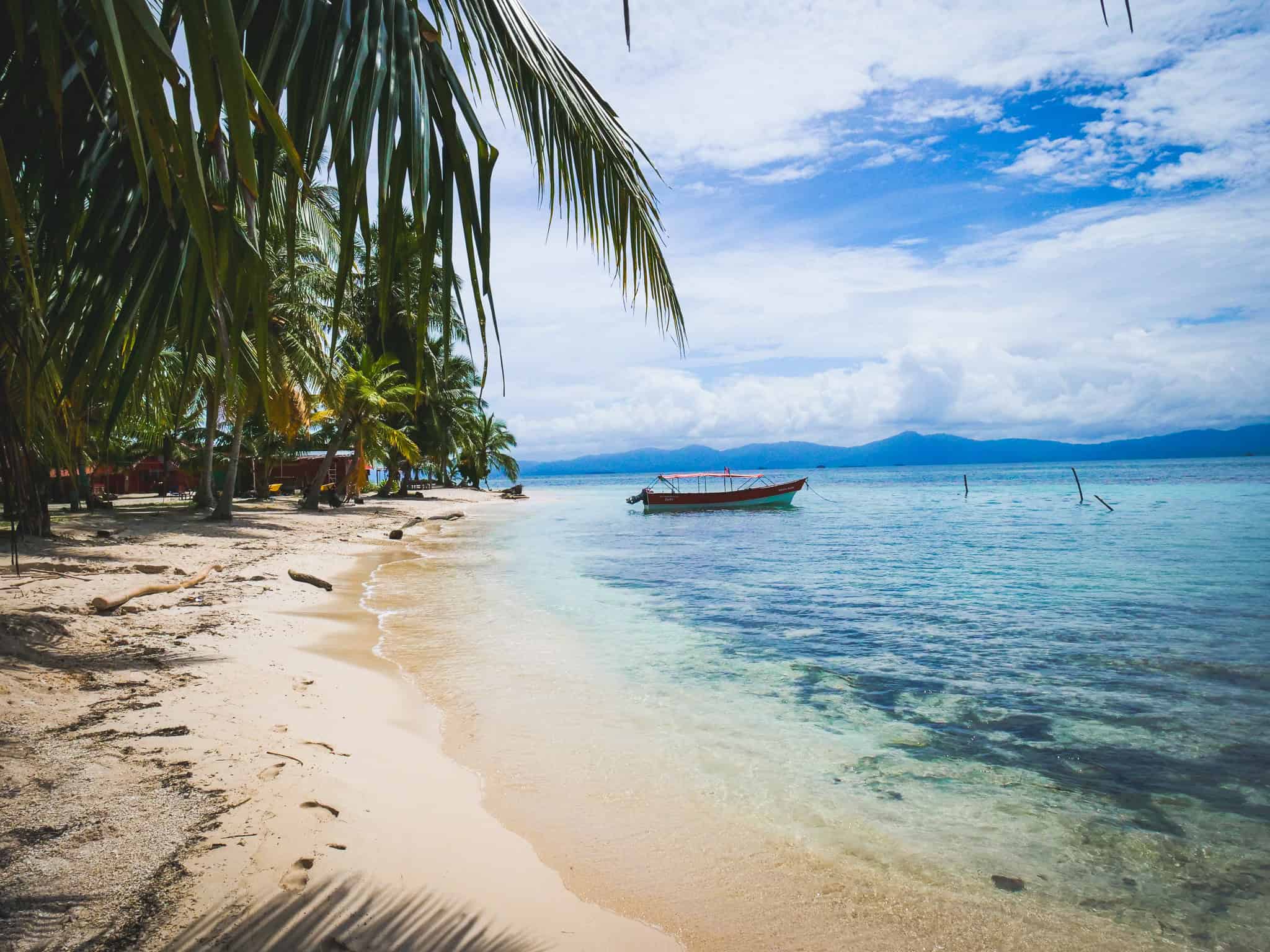 San Blas Inseln, Panama, Karibik, Strand, Palmen, Boot, Meer, Sonne.